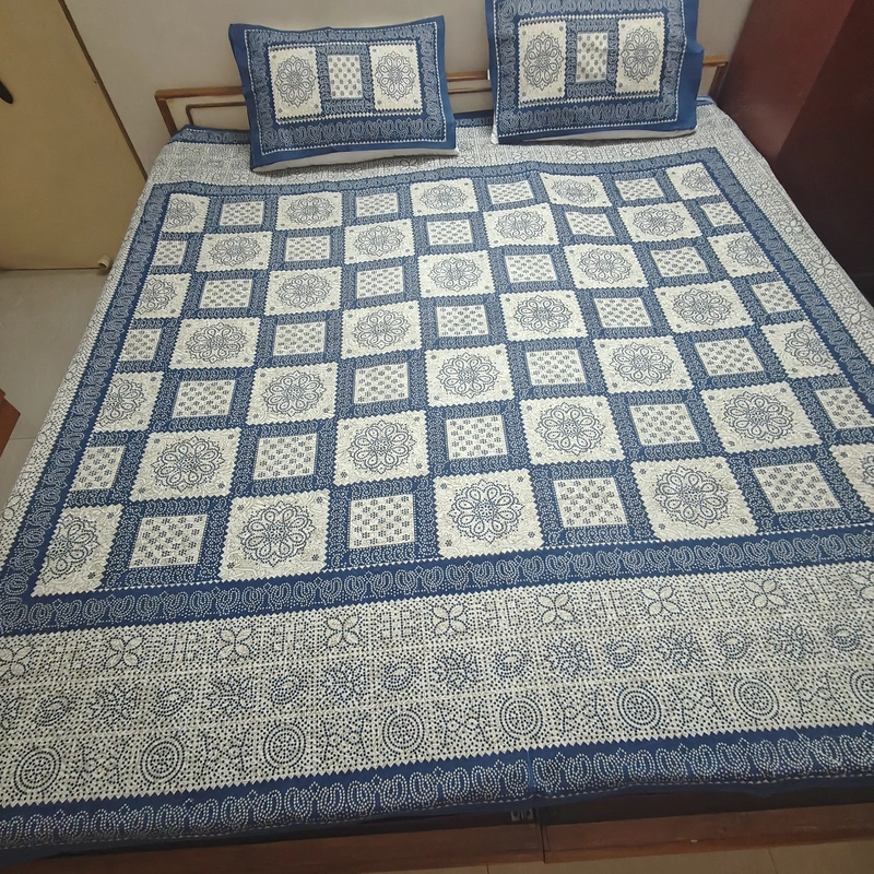 Blue square print double bedsheet