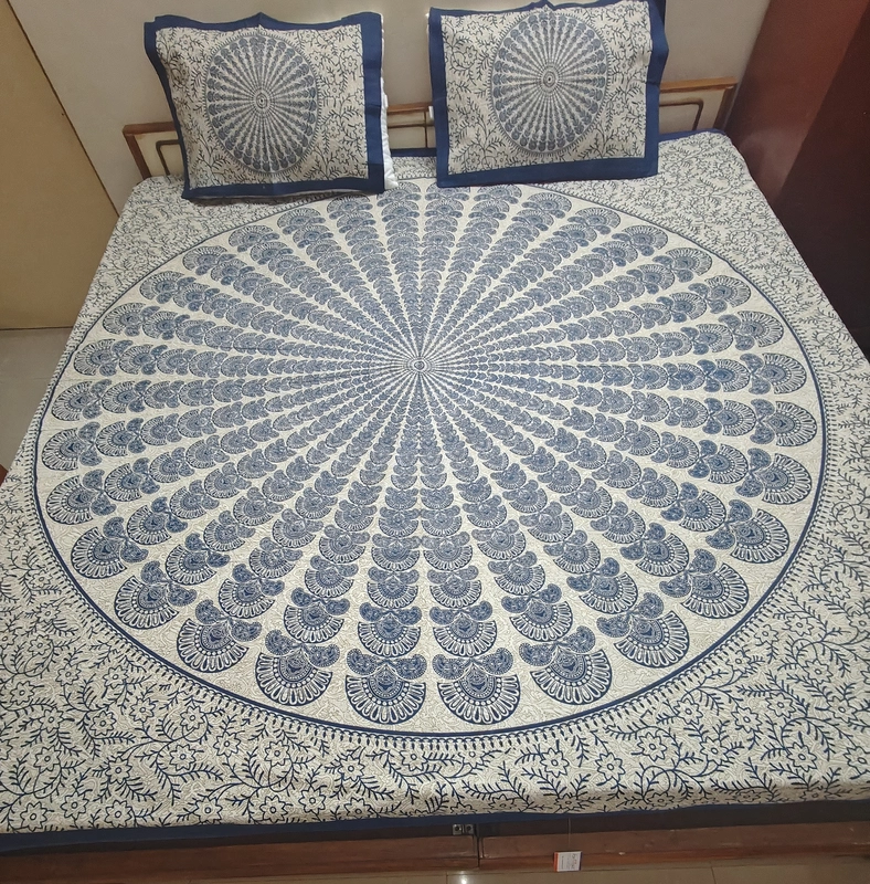 Blue round print double bedsheet