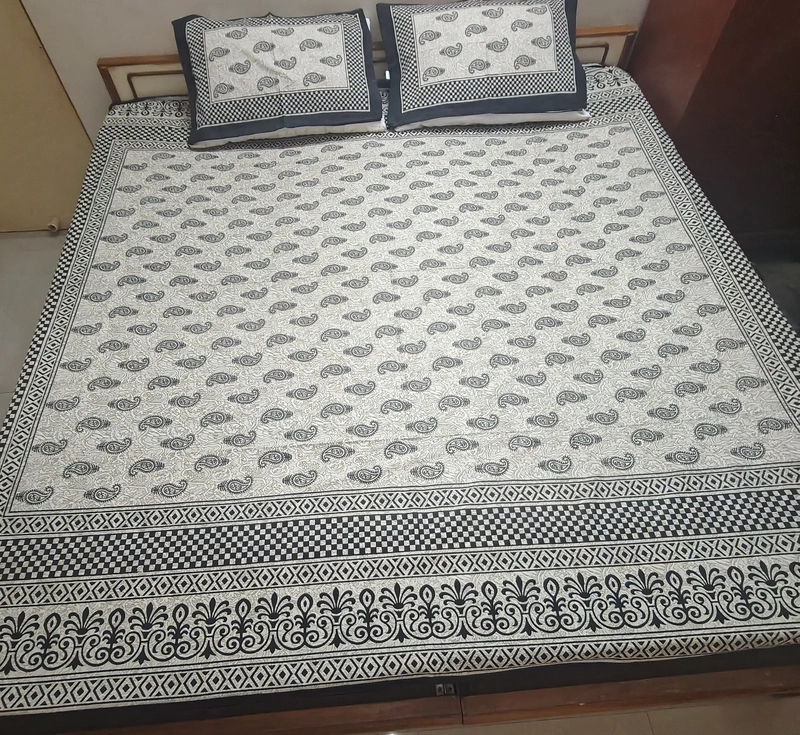 Jaipuri cotton white mango print king size bedsheet